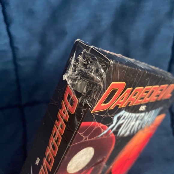 SEALED Daredevil vs Spider-Man VHS 2003 - Picture 7 of 11